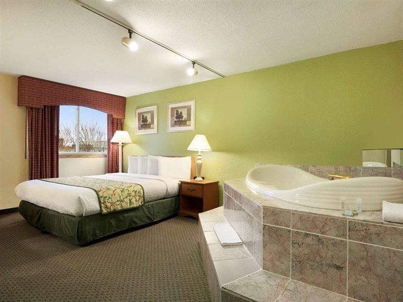 Travelodge By Wyndham Sturgis Extérieur photo