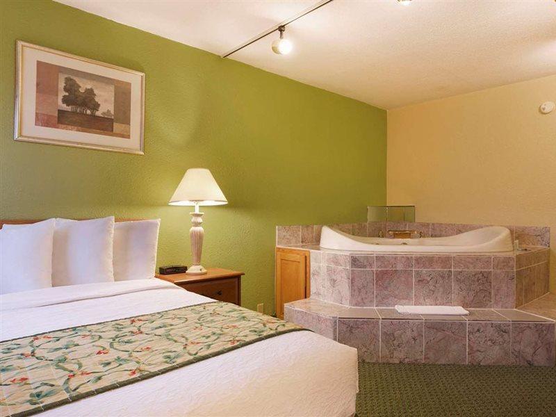 Travelodge By Wyndham Sturgis Extérieur photo