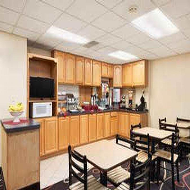 Travelodge By Wyndham Sturgis Extérieur photo