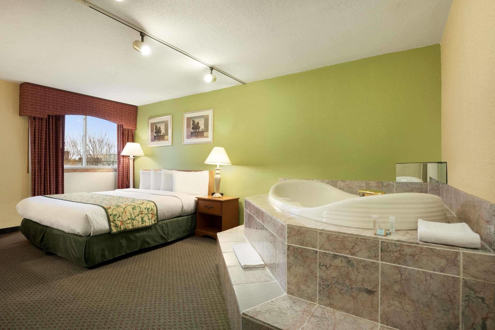 Travelodge By Wyndham Sturgis Extérieur photo